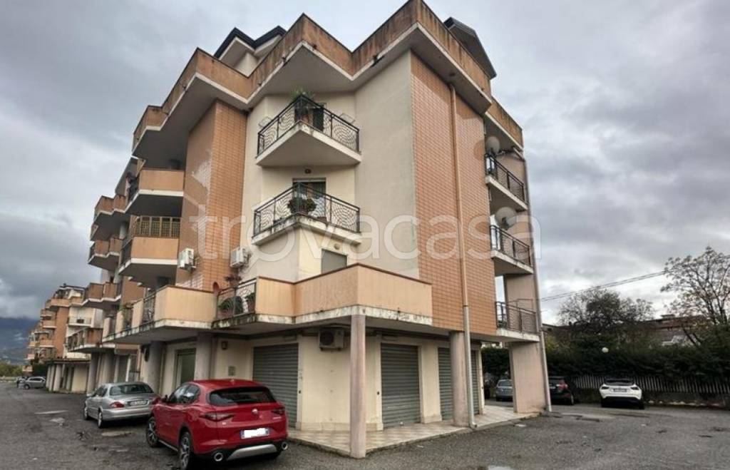locale commerciale in vendita a Montalto Uffugo in zona Settimo