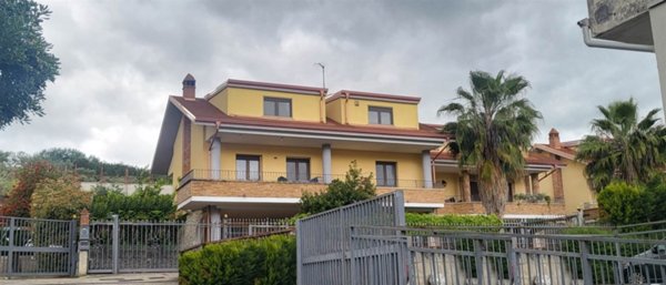 casa indipendente in vendita a Montalto Uffugo