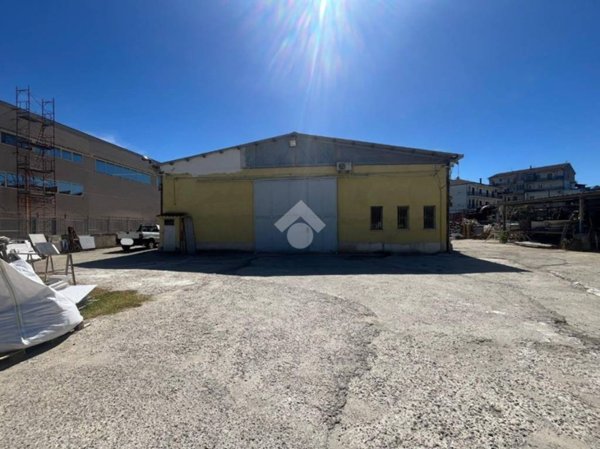 locale commerciale in vendita a Montalto Uffugo in zona Taverna