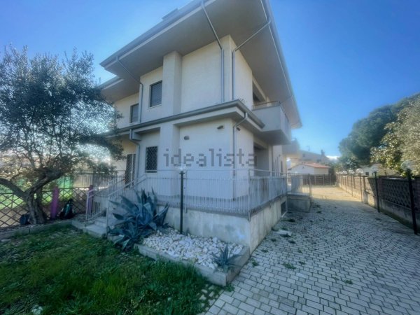 casa indipendente in vendita a Montalto Uffugo