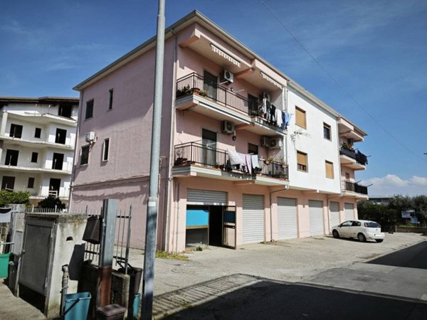 locale commerciale in vendita a Montalto Uffugo in zona Taverna