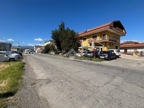 locale commerciale in vendita a Montalto Uffugo in zona Taverna