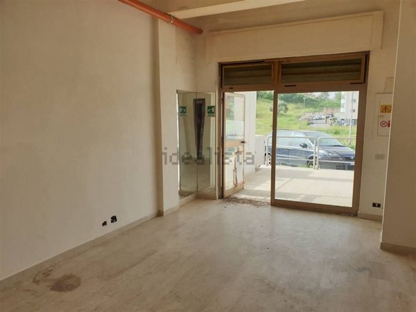 locale commerciale in vendita a Montalto Uffugo in zona Settimo