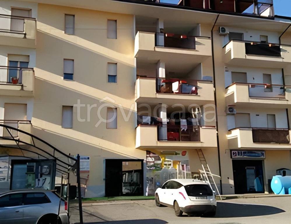 locale commerciale in vendita a Montalto Uffugo