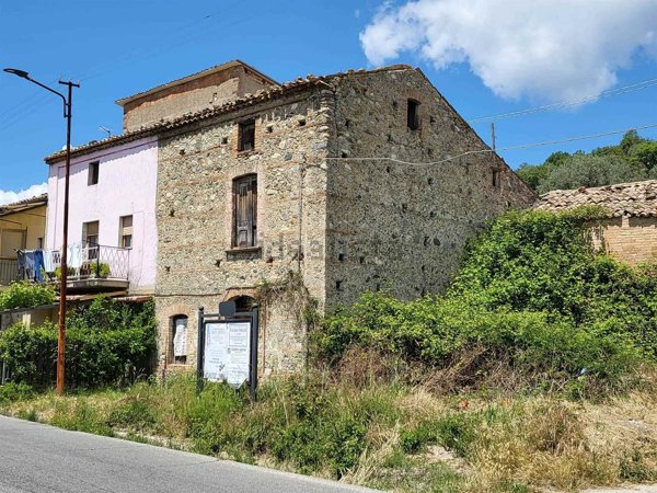 quadrivano in vendita a Montalto Uffugo in zona Settimo