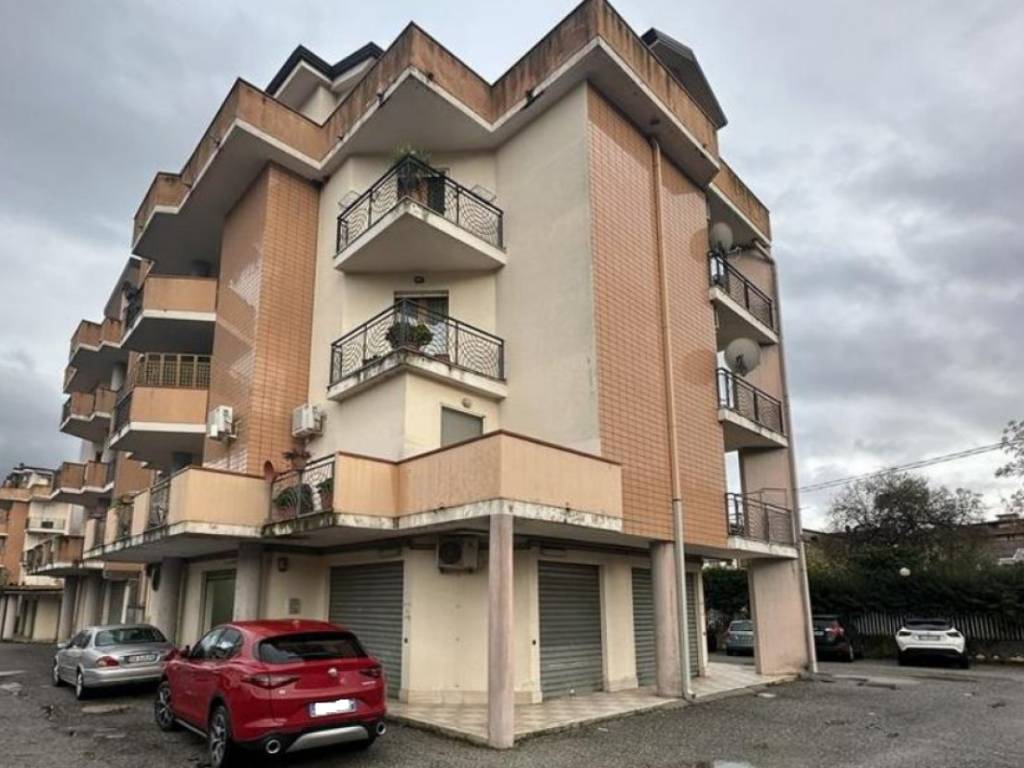 locale commerciale in vendita a Montalto Uffugo in zona Settimo