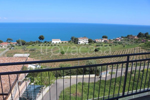 casa indipendente in vendita a Montegiordano