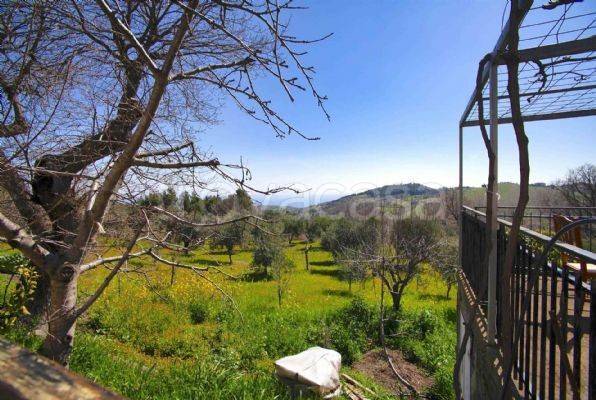 casa indipendente in vendita a Montegiordano