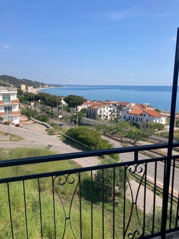 appartamento in vendita a Montegiordano in zona Montegiordano Marina