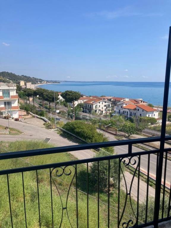 appartamento in vendita a Montegiordano in zona Montegiordano Marina