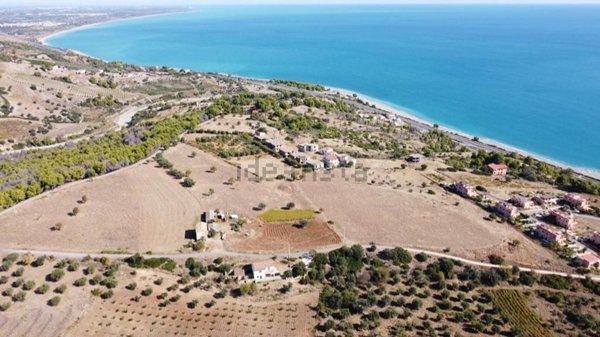 casa indipendente in vendita a Montegiordano