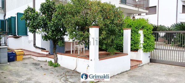 appartamento in vendita a Montegiordano in zona Montegiordano Marina