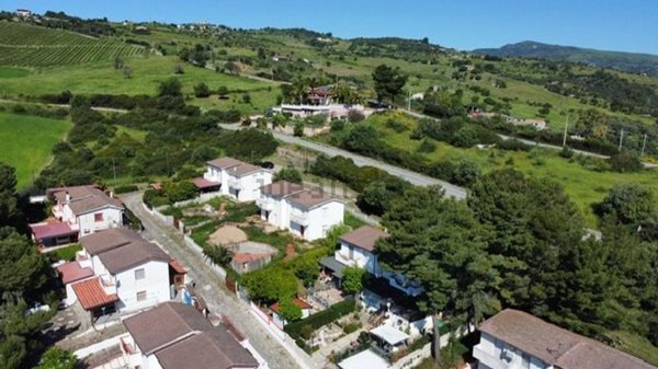 casa indipendente in vendita a Montegiordano