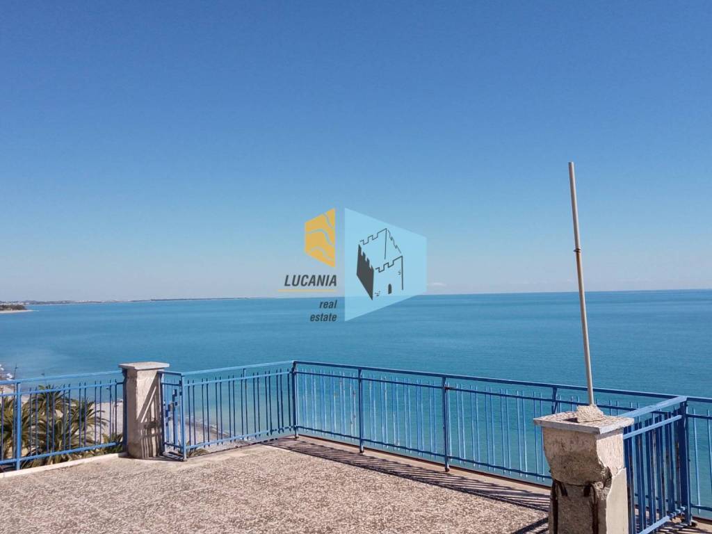 appartamento in vendita a Montegiordano in zona Montegiordano Marina