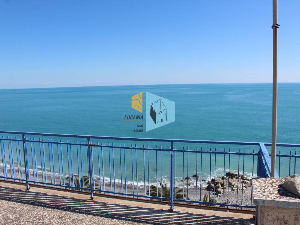 appartamento in vendita a Montegiordano in zona Montegiordano Marina