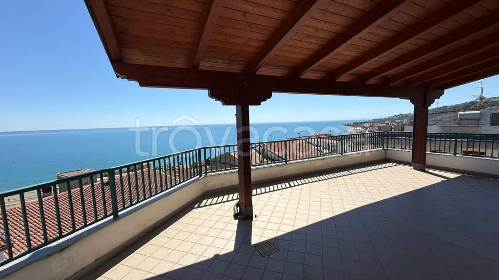 appartamento in vendita a Montegiordano in zona Montegiordano Marina
