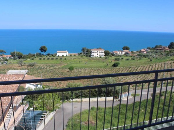 casa indipendente in vendita a Montegiordano