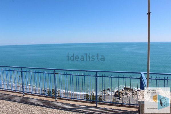 appartamento in vendita a Montegiordano in zona Montegiordano Marina