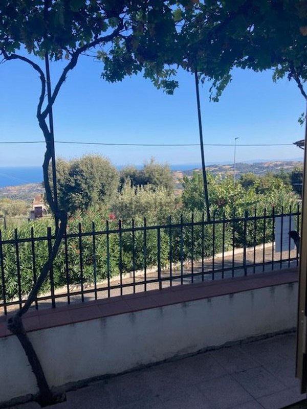 appartamento in vendita a Montegiordano in zona Montegiordano Marina