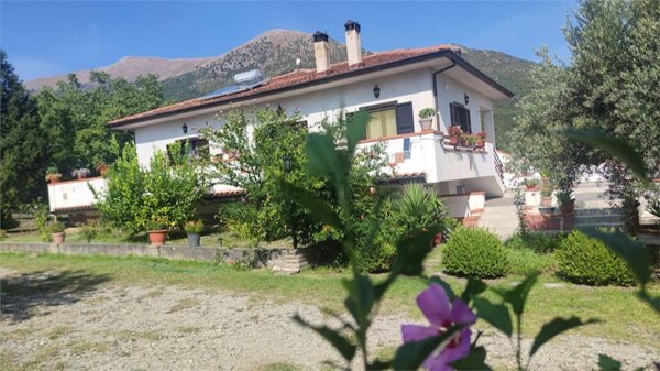 casa indipendente in vendita a Morano Calabro in zona Campotenese