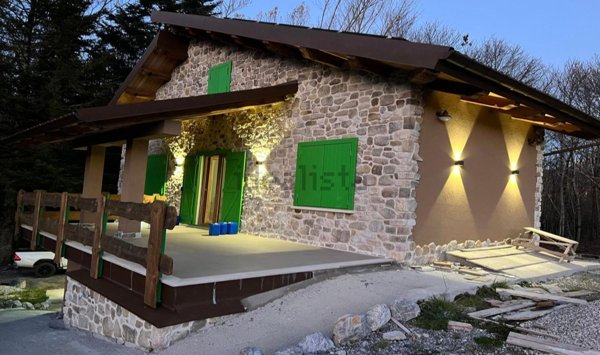 esavano in vendita a Morano Calabro in zona Campotenese
