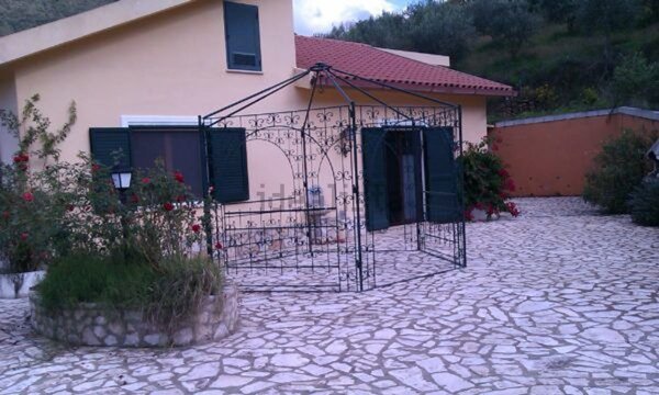 casa indipendente in vendita ad Orsomarso