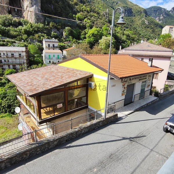 locale commerciale in vendita ad Orsomarso