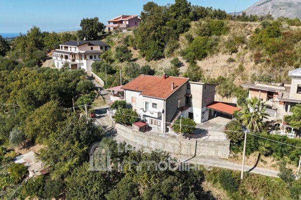 casa indipendente in vendita ad Orsomarso