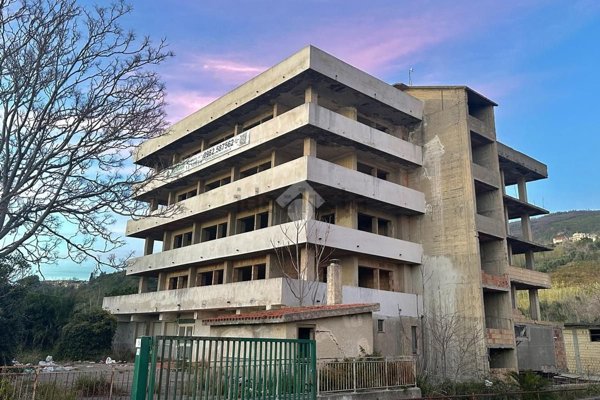 intera palazzina in vendita a Paola