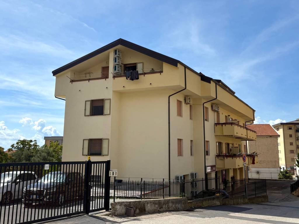 appartamento in vendita a Paola
