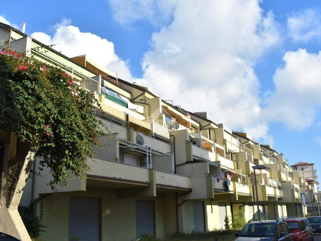 locale di sgombero in vendita a Paola