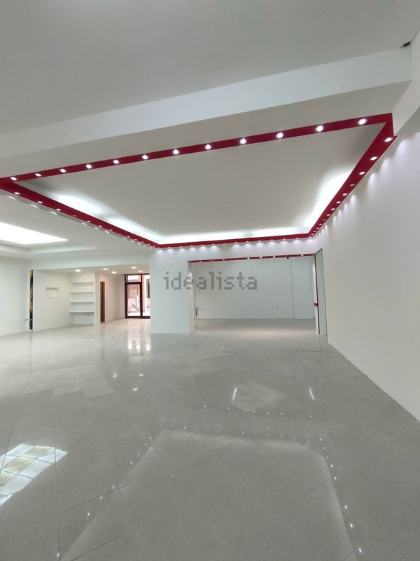 locale commerciale in vendita a Paola