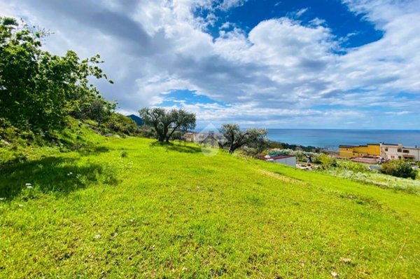 terreno edificabile in vendita a Paola