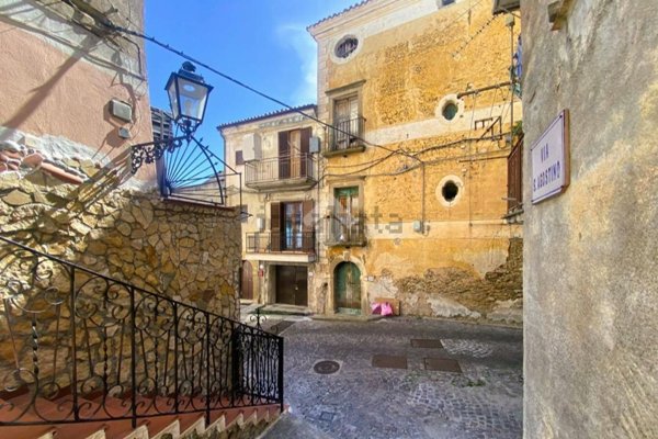 casa semindipendente in vendita a Paola