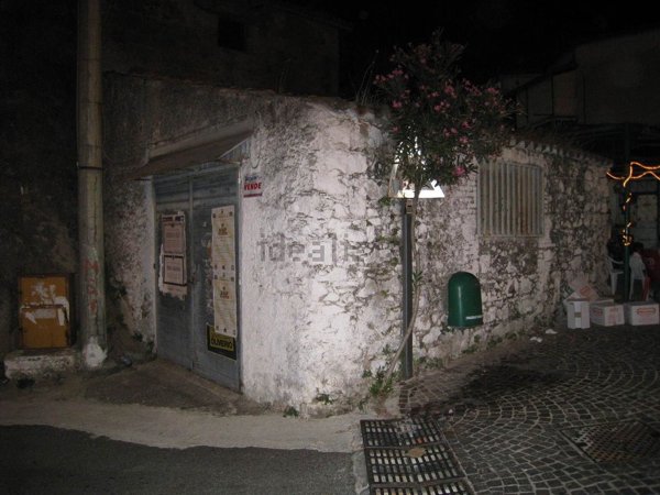 locale di sgombero in vendita a Pietrapaola