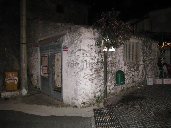 locale di sgombero in vendita a Pietrapaola