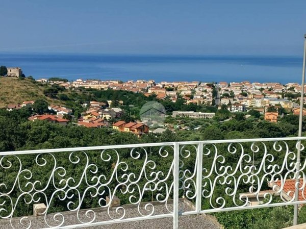 casa indipendente in vendita a Praia a Mare