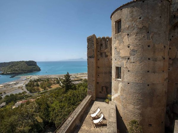 intera palazzina in vendita a Praia a Mare in zona Fiuzzi