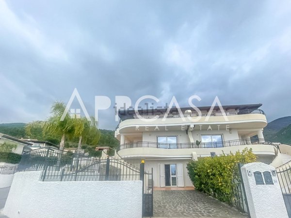casa indipendente in vendita a Praia a Mare