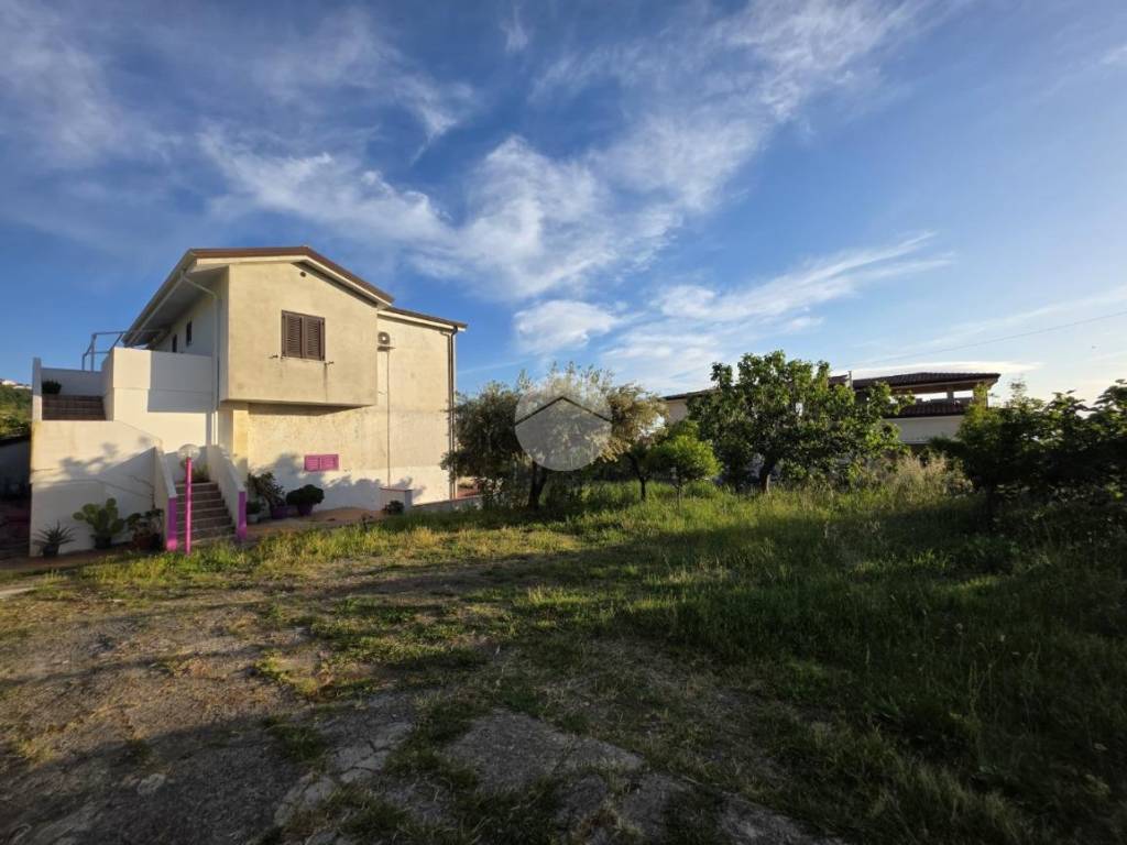 casa indipendente in vendita a Praia a Mare in zona Foresta