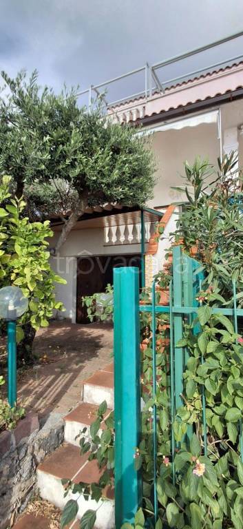 casa indipendente in vendita a Praia a Mare in zona Saracinello