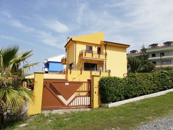 casa indipendente in vendita a Praia a Mare