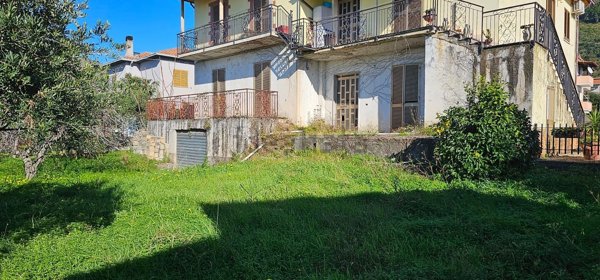 casa indipendente in vendita a Praia a Mare in zona Foresta