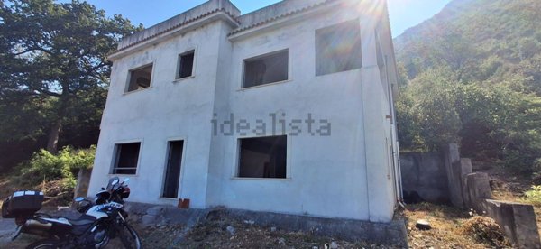 casa indipendente in vendita a Praia a Mare