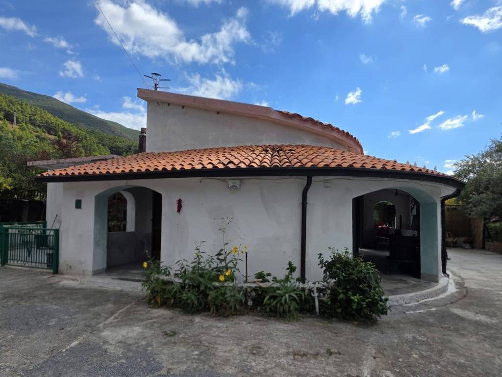 casa indipendente in vendita a Praia a Mare in zona Foresta