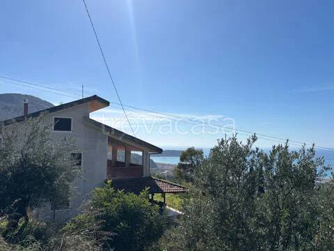 casa indipendente in vendita a Praia a Mare