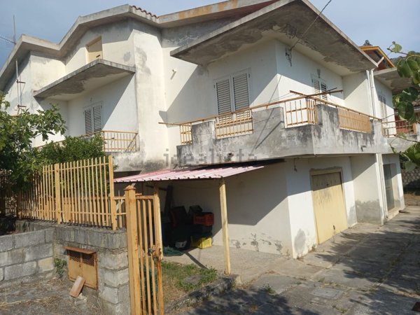 casa indipendente in vendita a Praia a Mare