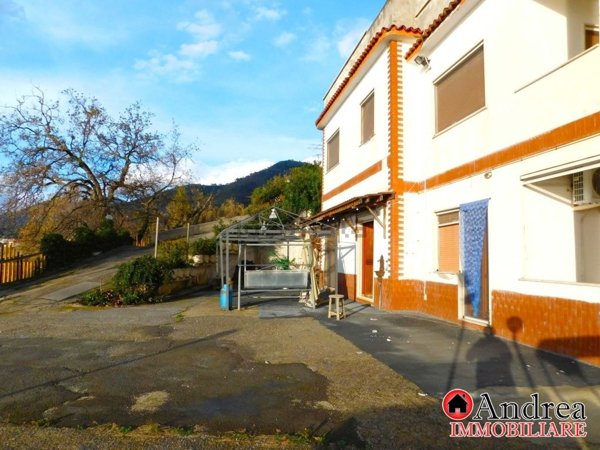 casa indipendente in vendita a Praia a Mare