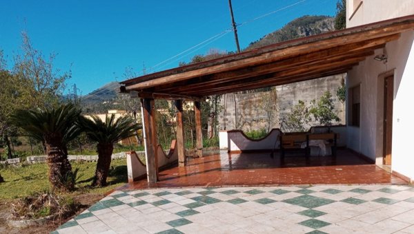 casa indipendente in vendita a Praia a Mare in zona Vingiolo