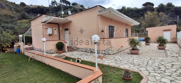 casa indipendente in vendita a Praia a Mare